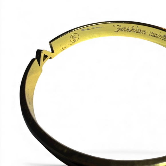 Liz Claiborne Black Enamel Gold Tone Cut-Out "A”Initial Bangle Bracelet Fits 8" - Picture 4 of 5